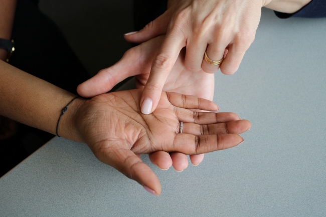 Deafblind two-hands